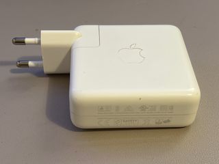 Cargador Apple 61W MacBook
