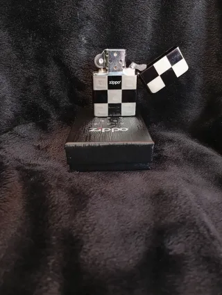 Accendino ZIPPO Scacchi (Square Lattice). Nuovo
