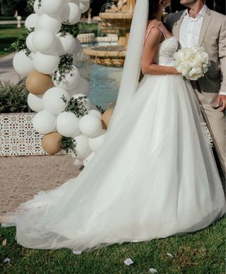 Vestido de Novia Blanco con Velo.