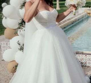 Vestido de Novia Blanco con Velo.