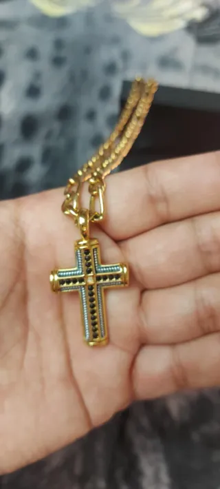 Collar Cruz chapado en  Oro 18k