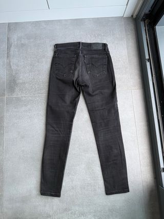 Levi's Jeans Negros Talla 25 modelo 710