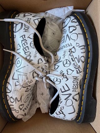 Zapatos Dr. Martens blancos con estampado
