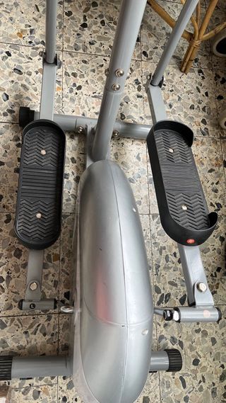 Bicicleta elíptica con pantalla digital