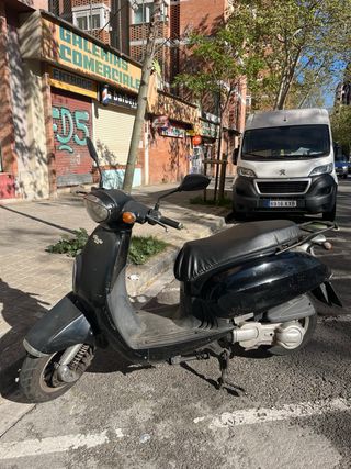 Daelim Besbi 125 Scooter Negra
