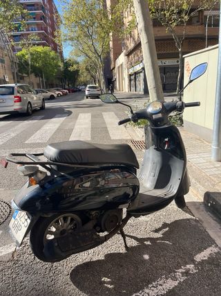 Daelim Besbi 125 Scooter Negra