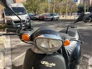 Daelim Besbi 125 Scooter Negra