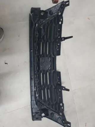Seat Leon (5F) Rejilla delantera 5F0853654J