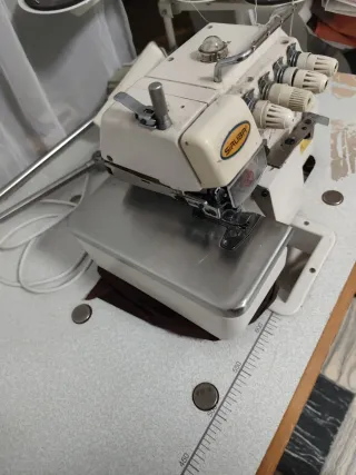 Máquina de coser industrial Overlock