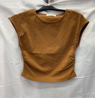 Blusa corta sin mangas casual