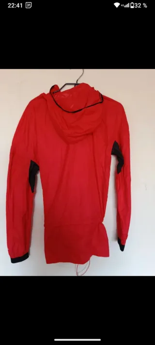 Cortavientos The North Face con capucha