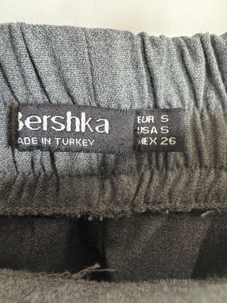 Pantalones grises con raya lateral