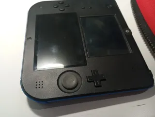 Nintendo 2DS Negra y Azul con Accesorios