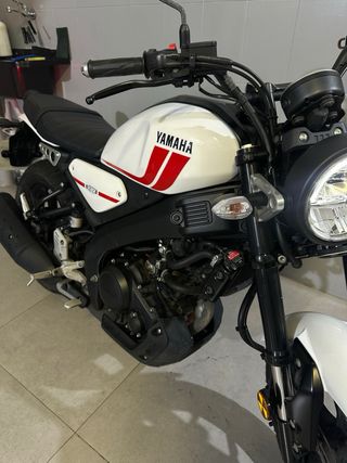 Yamaha XSR 125 Blanca