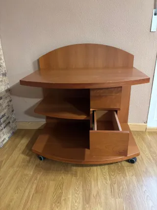 Mueble TV madera con ruedas