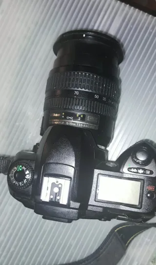 Nikon D70 + Objetivo 18-70mm