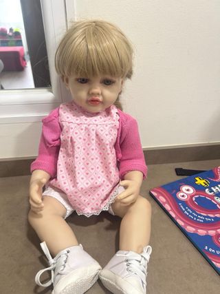 Carro de muñecas y muñeca reborn.