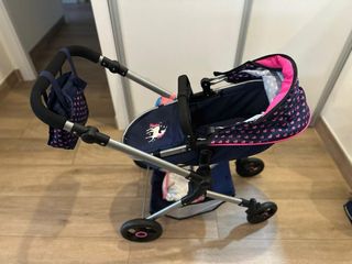 Carro de muñecas y muñeca reborn.