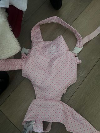 Carro de muñecas y muñeca reborn.