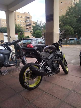 Moto UM Xtreet RS 125cc Naked Negra/Amarilla