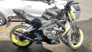 Moto UM Xtreet RS 125cc Naked Negra/Amarilla