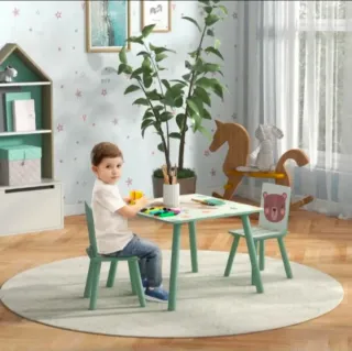 Mesa y sillas infantiles animales