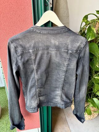 Cazadora vaquera con pedrería - M -