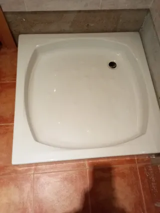 Plato de ducha acrílico blanco y mampara