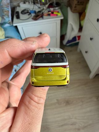 Mini GT Volkswagen ID. Buzz Amarillo