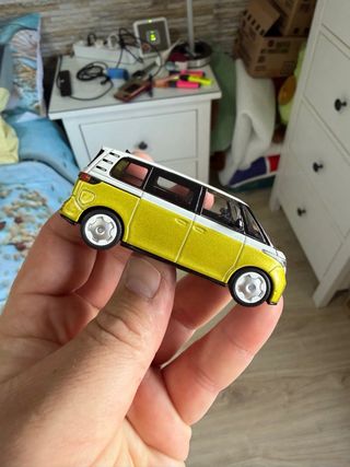 Mini GT Volkswagen ID. Buzz Amarillo