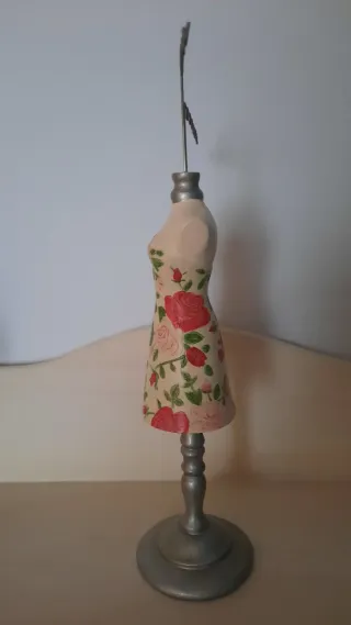 Joyero Maniquí Vestido Flores