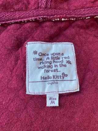 Bata Hello Kitty acolchada Talla M Burdeos