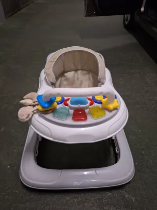 Andador bebé blanco con juguetes