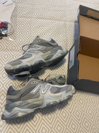 Zapatillas New Balance Beige y Gris