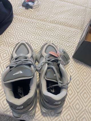 Zapatillas New Balance Beige y Gris