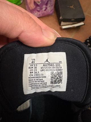 Zapatillas Jordan Negras y Blancas tenis