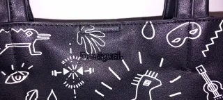 Bolso Desigual Negro con Detalles Rojos