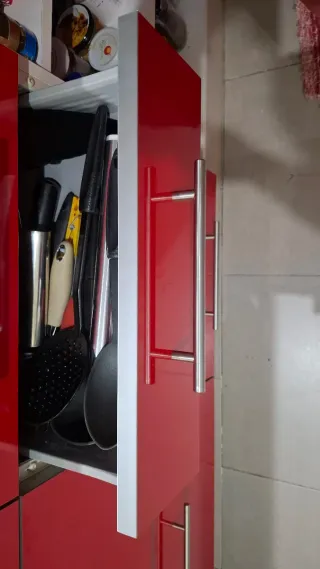Lote puertas cocina rojo brillo. NEGOCIABLE