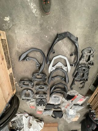 Lote GIVI Yamaha: respaldos, baúles, soportes