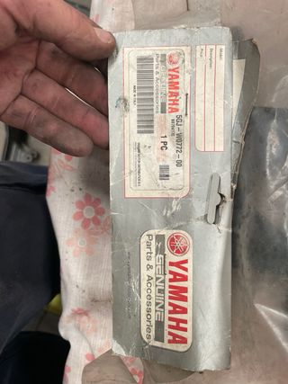 Lote GIVI Yamaha: respaldos, baúles, soportes