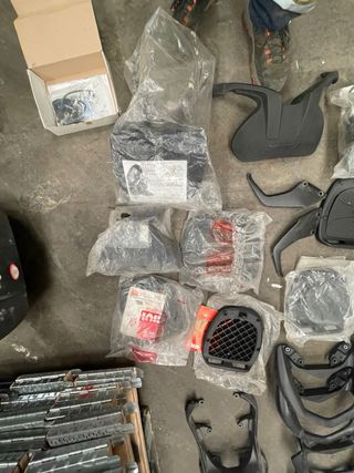 Lote GIVI Yamaha: respaldos, baúles, soportes