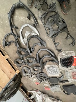 Lote GIVI Yamaha: respaldos, baúles, soportes