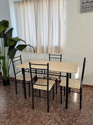 ECONOMICA Mesa Comedor con 4 Sillas SIN USO