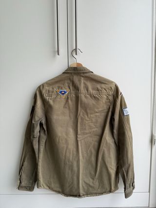 Chaqueta militar con parches Zara