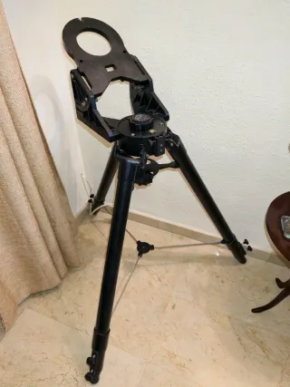 Trípode  con cuya Ecuatorial Meade LX50 10"