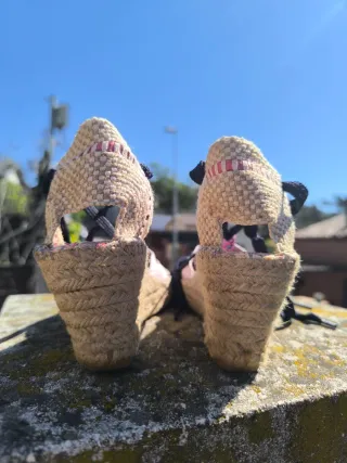 Alpargatas de cuña con cordones