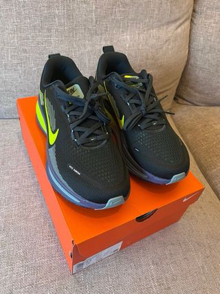 Nike Vomero 18 Talla 42