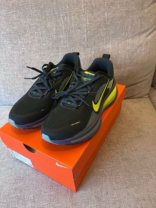 Nike Vomero 18 Talla 42