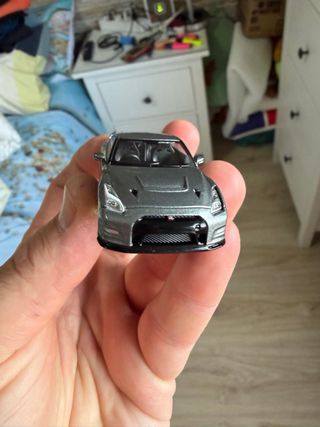 Mini GT Nissan GT-R Nismo Gris