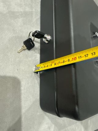 Caja de dinero con llave y organizador de monedas